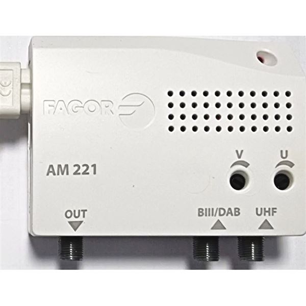 AM 221_ zesilovač, 30-38 dB, 2 vstupy BIII/DAB-UHF, 1 výstup, LTE700